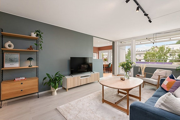 Velkommen til Karolinerveien 8A - Romslig 3-roms på 83 m² som har vært gjenstand for betydelige oppgraderinger i perioden 2021 til 2024