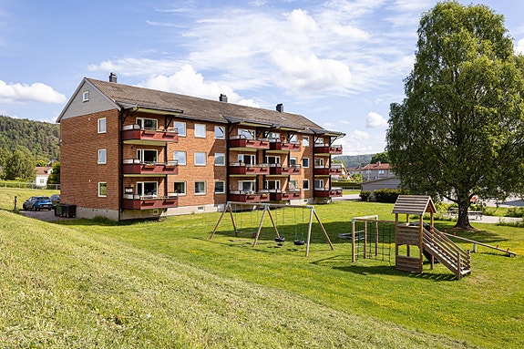 Fine fellesarealer med store grøntområder og lekeplass