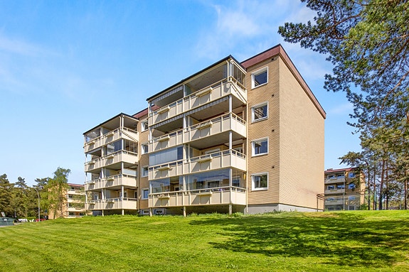 Privatmegleren ved Svein Liavaag har gleden av å presentere denne sjarmerende 3-roms andelsleiligeten med oppussingsbehov.