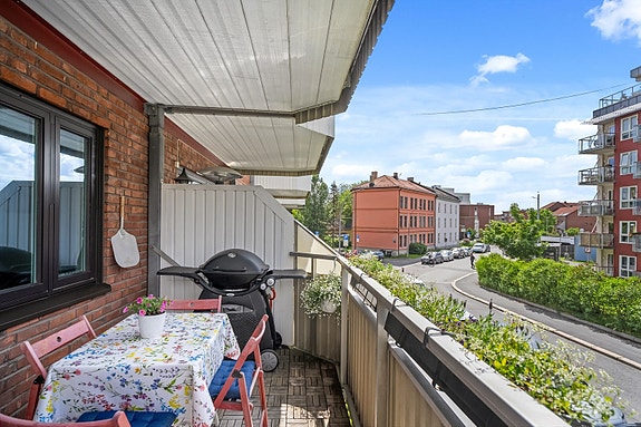 Benjamin Ådna v/ Nordvik har gleden av å presentere denne innholdsrike leiligheten i byggets 2. etasje.