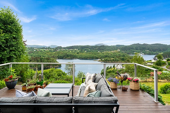 Privatmegleren v/ John Lampe har gleden av å presentere Skarsvegen 215