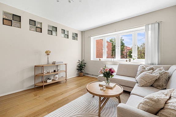 Velkommen til Båhusveien 12 - En romslig og lys 1-roms med alkove og separat kjøkken.