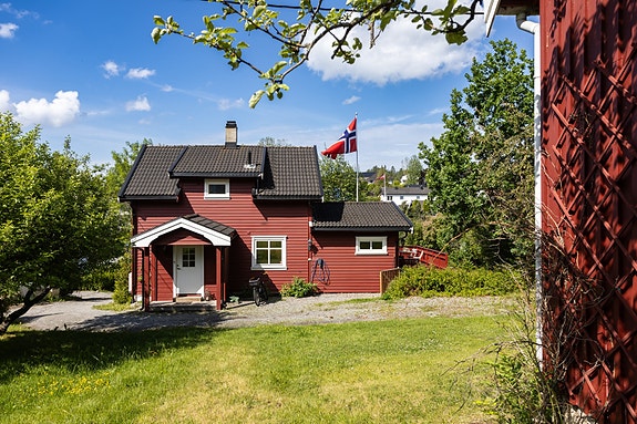 Håkon Andresen v/Privatmegleren Ski & Ås presenterer Eikeliveien 18B
