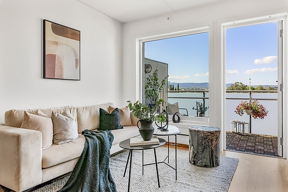 Emilie Gjermstad v/EiendomsMegler 1 har gleden av å presentere Ekebergveien 5E!