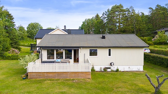 Frydenlundveien 5 formidles av ASK Meglergaarden v/ Helene Ellefsen og Lena Johnsen!