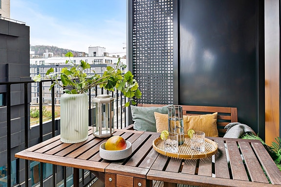 Velkommen til tiltalende 3-roms i Dronning Eufemias gate 22 - presentert av Caroline Ephraim hos Nordvik Bjørvika.