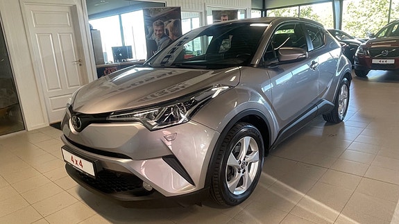 Toyota C-HR 3 of 5