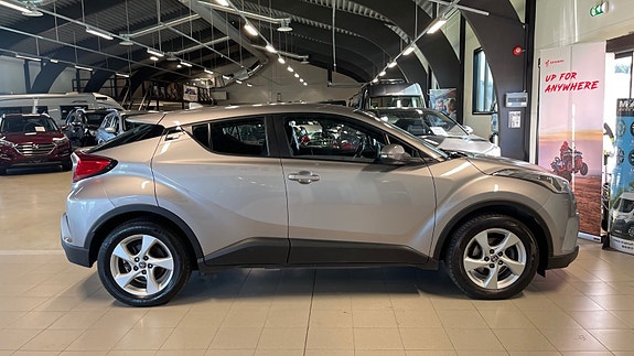 Toyota C-HR 4 of 5