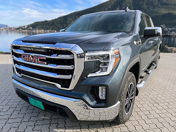 GMC Sierra 3 of 5