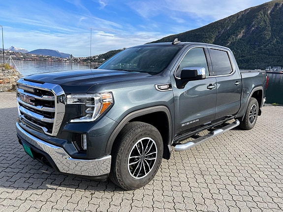 GMC Sierra 2 of 5