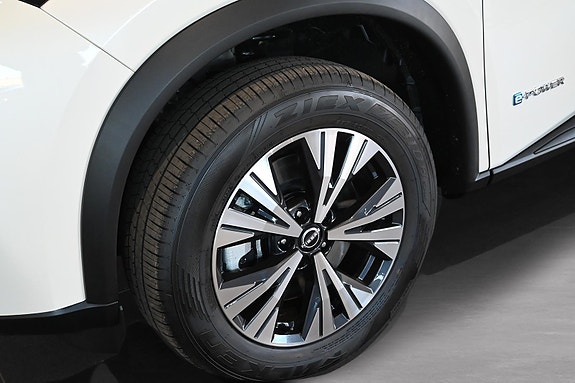 Nissan X-Trail 3 of 5