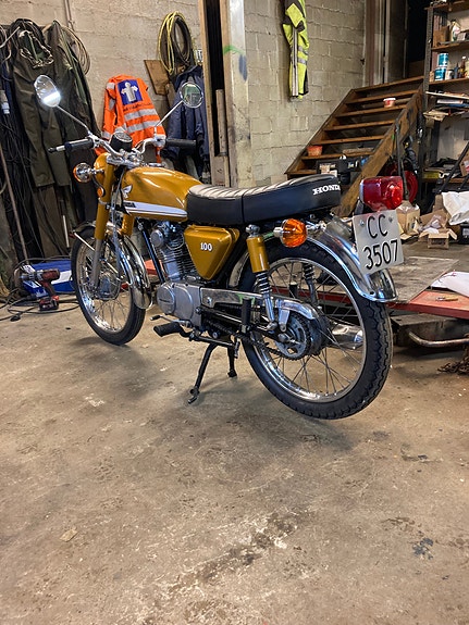 Honda CB 100 4 of 4