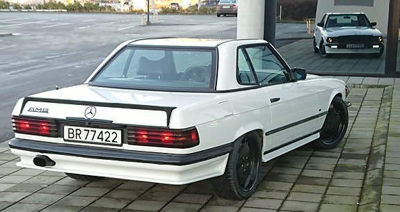 Mercedes-Benz SL-Klasse 2 of 18
