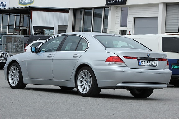 BMW 745i 14 of 14