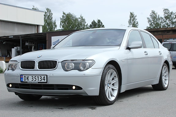 BMW 745i 2 of 14