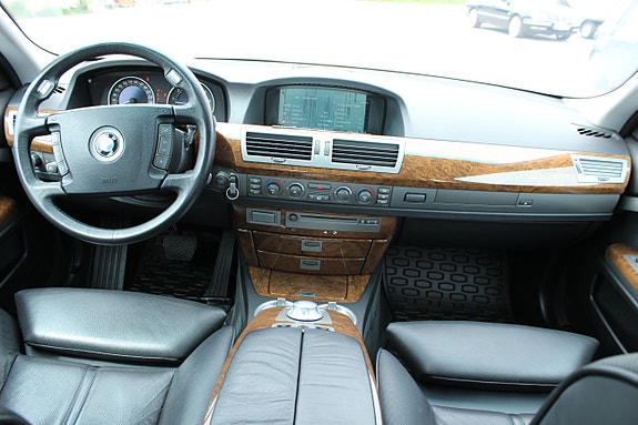 BMW 745i 10 of 14