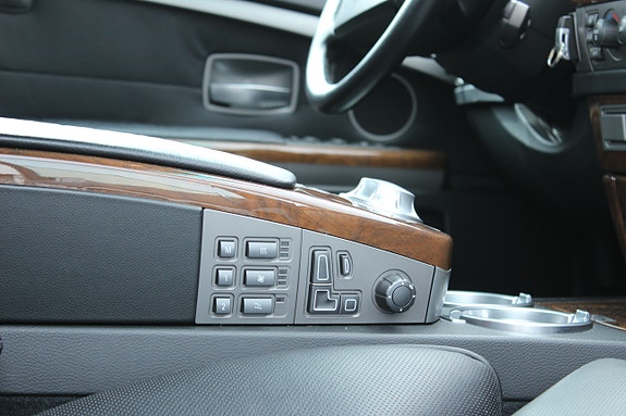 BMW 745i 7 of 14