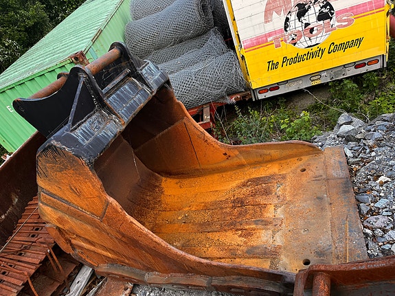 Div S70 grav og pusse skoffer.