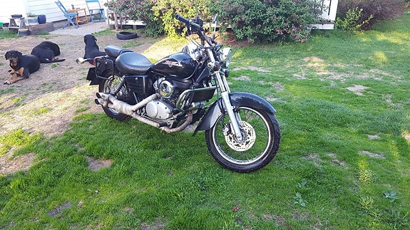 Honda Shadow VT125 3 of 5