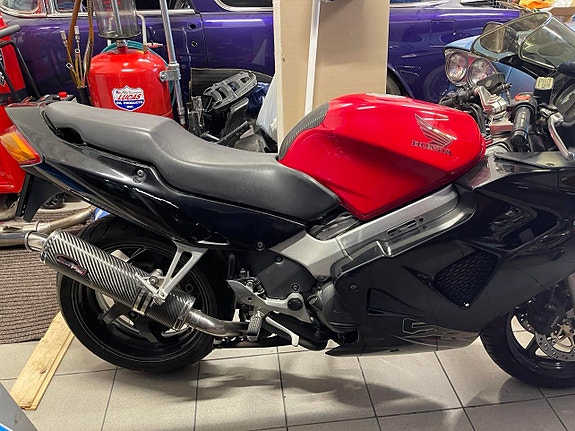 Honda VFR 800 2 of 7