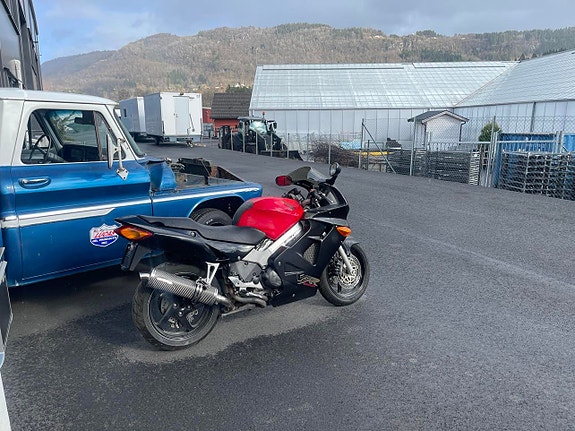 Honda VFR 800 5 of 7