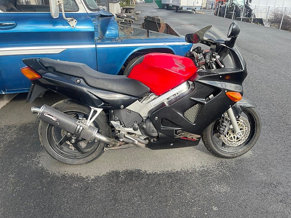 Honda VFR 800 1 of 7