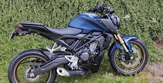 Honda CB 125 r 2 of 5