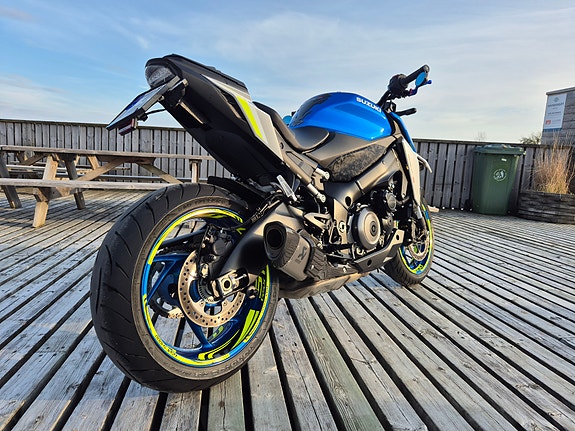 Suzuki GSX-S 1000 4 of 17