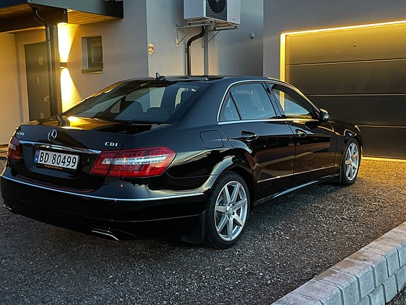 Mercedes-Benz E-Klasse 2 of 30