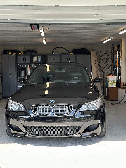 BMW M5 3 of 5
