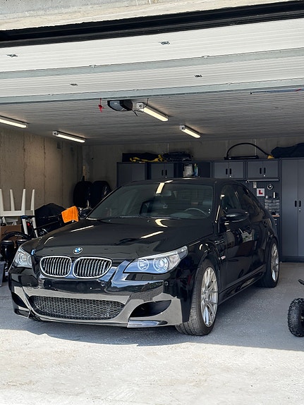 BMW M5 4 of 5
