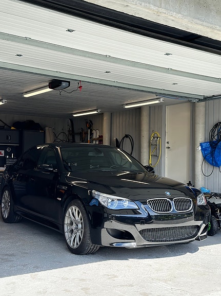 BMW M5 2 of 5