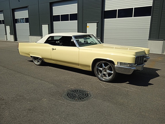 Cadillac Deville 3 of 22
