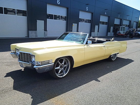 Cadillac Deville 2 of 22