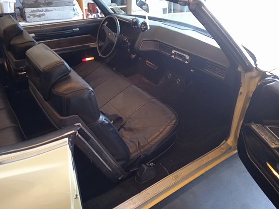 Cadillac Deville 21 of 22