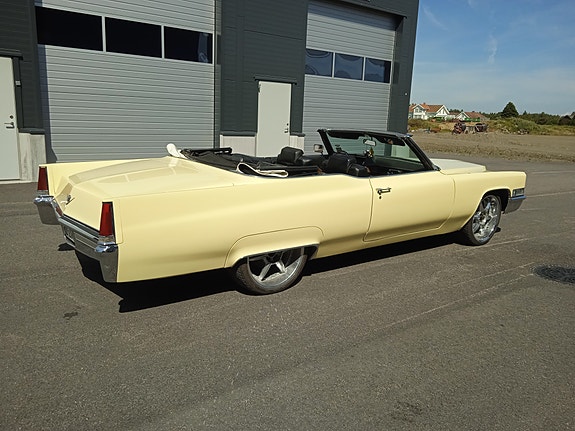Cadillac Deville 17 of 22