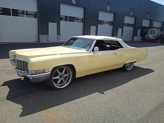 Cadillac Deville 6 of 22