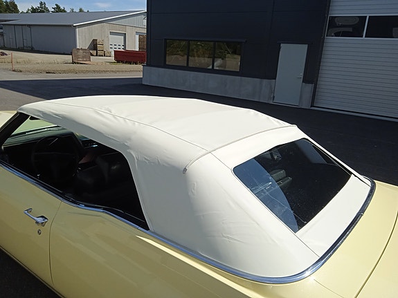 Cadillac Deville 7 of 22