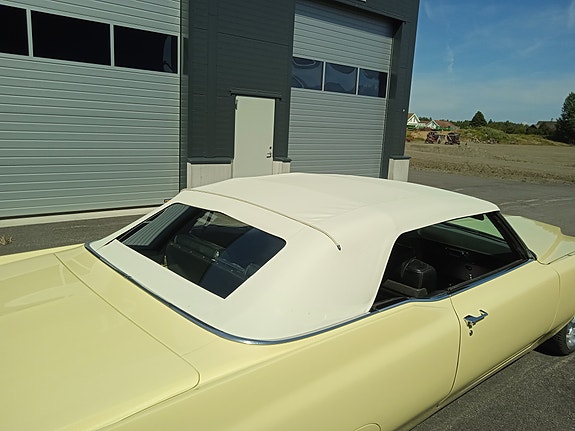 Cadillac Deville 8 of 22