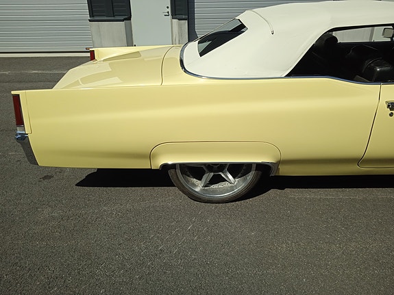 Cadillac Deville 10 of 22
