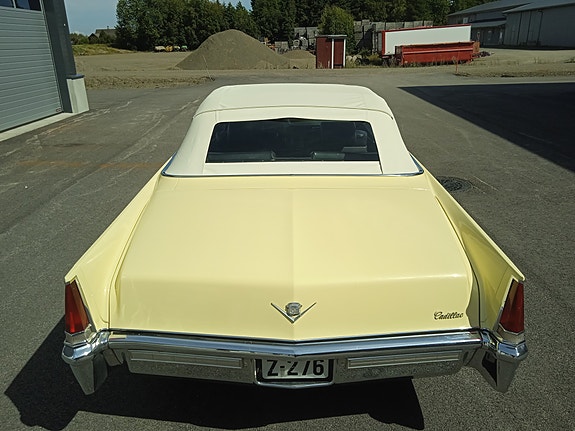 Cadillac Deville 9 of 22