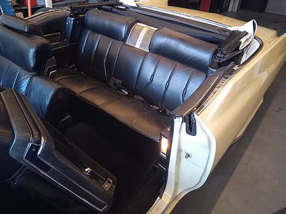 Cadillac Deville 19 of 22