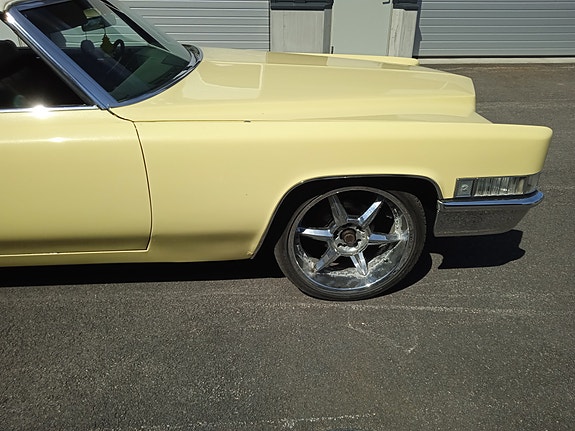 Cadillac Deville 11 of 22