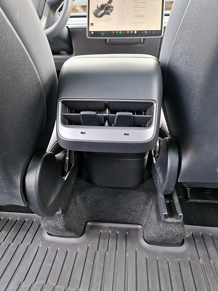 Tesla Model Y 25 of 30