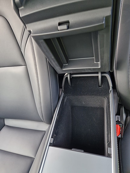 Tesla Model Y 11 of 30