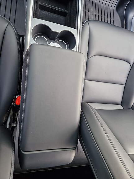 Tesla Model Y 10 of 30