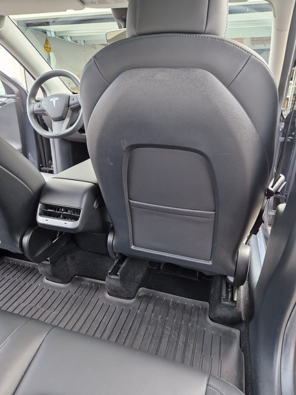 Tesla Model Y 20 of 30