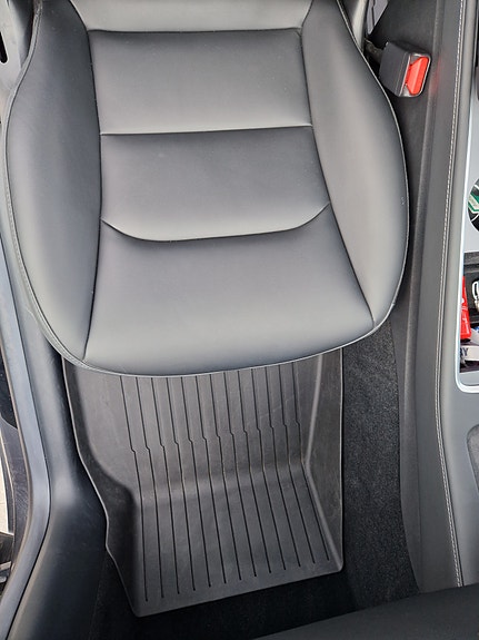 Tesla Model Y 29 of 30