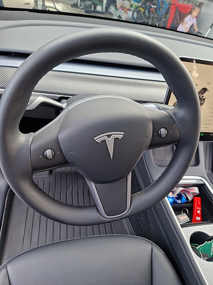 Tesla Model Y 8 of 30