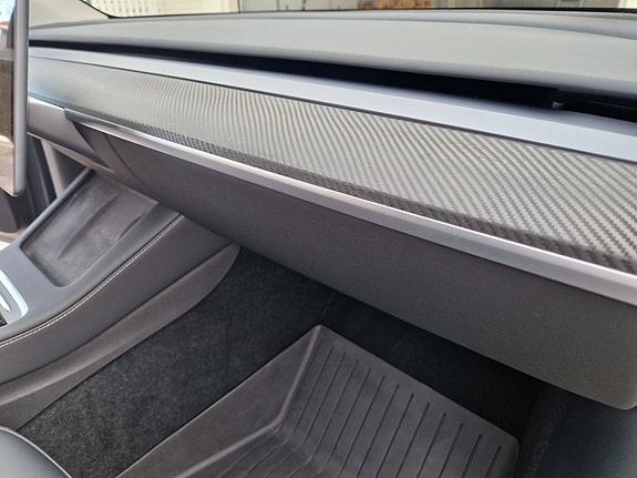 Tesla Model Y 27 of 30